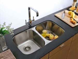 Эффективность и удобство: раковина с несколькими чашами - идеальное решение для вашей ванной комнаты