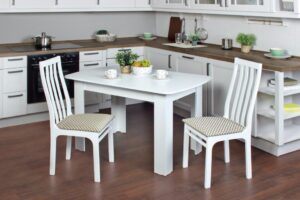 Стильные и функциональные: стулья как главный акцент в интерьере кухни